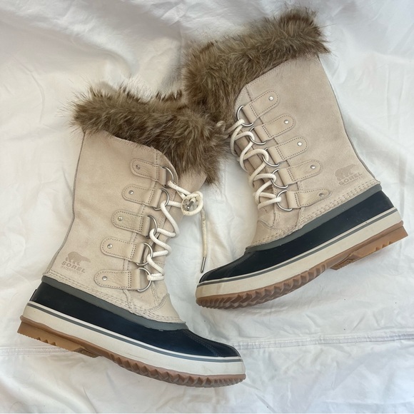 SOREL Women’s Joan of Arctic Boots in Fawn Taupe - Picture 2 of 7